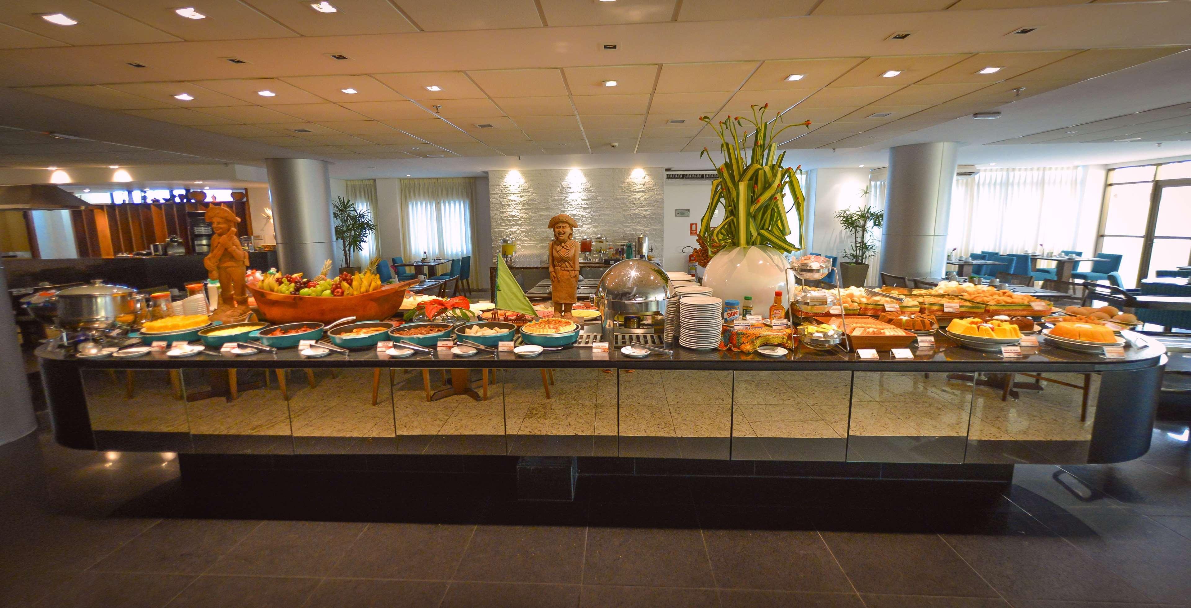فندق بيست ويسترن بريمير ماسايو Maceió المظهر الخارجي الصورة A buffet at a hotel