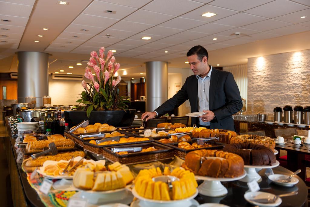 فندق بيست ويسترن بريمير ماسايو Maceió المظهر الخارجي الصورة A buffet at a hotel
